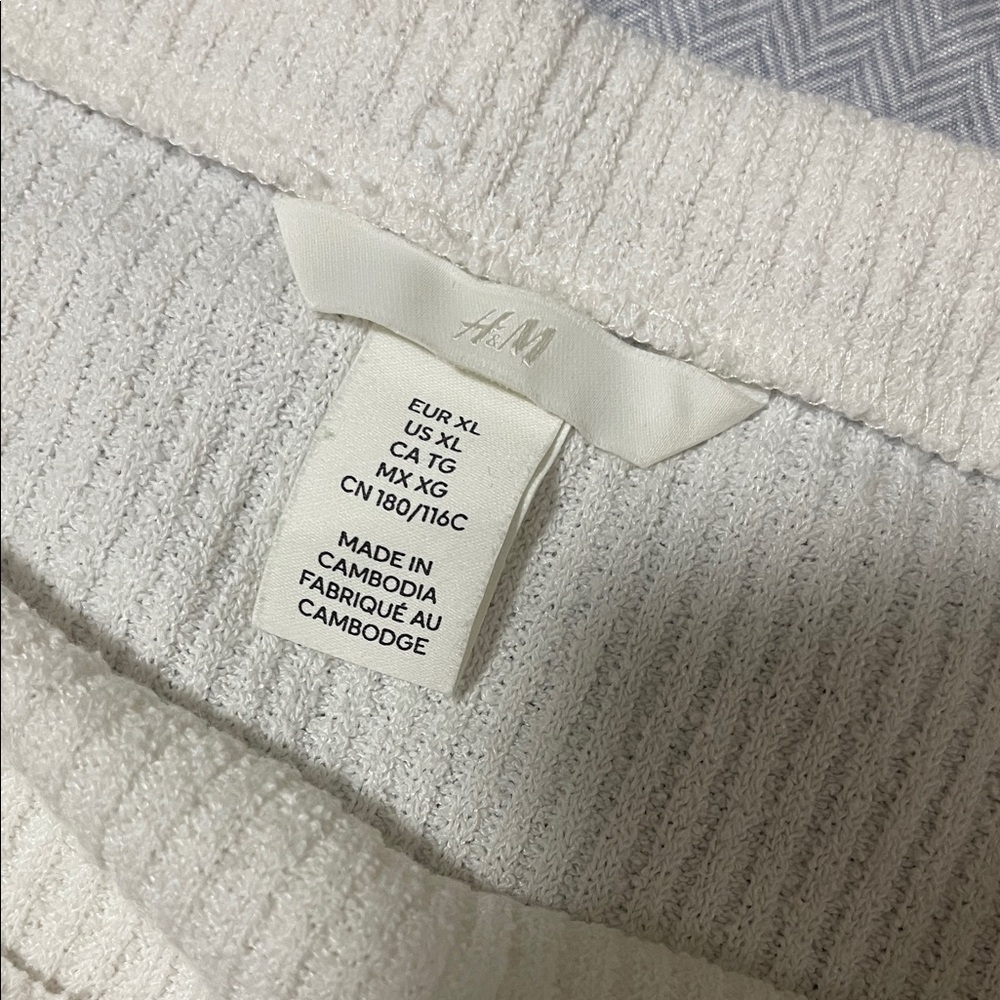 H&M Cream Blouse - Picture 2 of 3